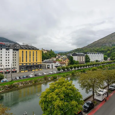 Le Du Sanctuaire Vue Sur Le Gave De Pau Лурд